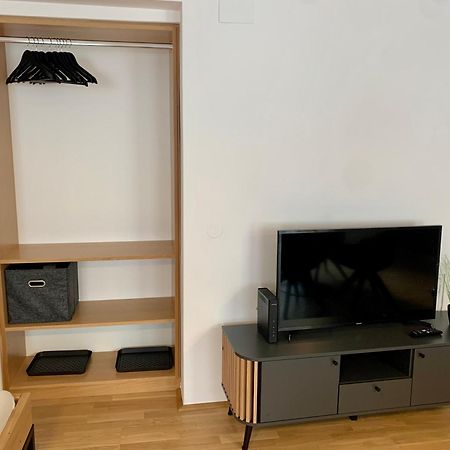 Air-Conditioned, Quiet Apartment With A Terrace In Center Of St Poelten - Smart Tv Sankt Poelten Exteriör bild