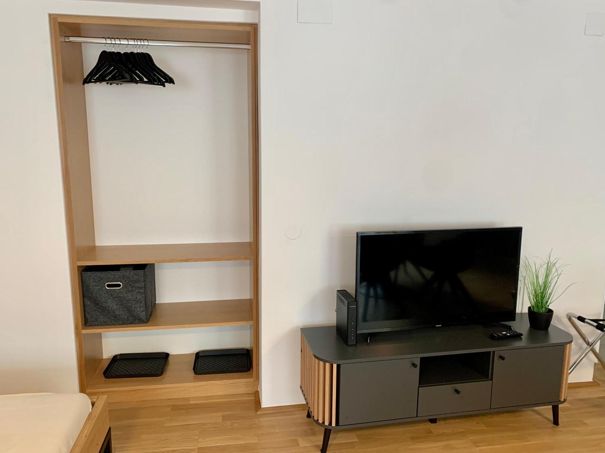 Air-Conditioned, Quiet Apartment With A Terrace In Center Of St Poelten - Smart Tv Sankt Poelten Exteriör bild