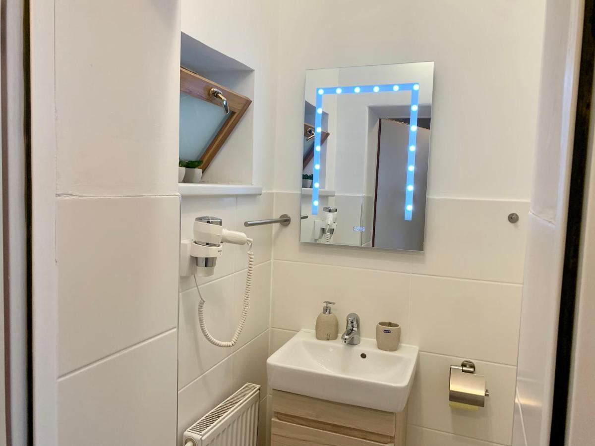 Air-Conditioned, Quiet Apartment With A Terrace In Center Of St Poelten - Smart Tv Sankt Poelten Exteriör bild