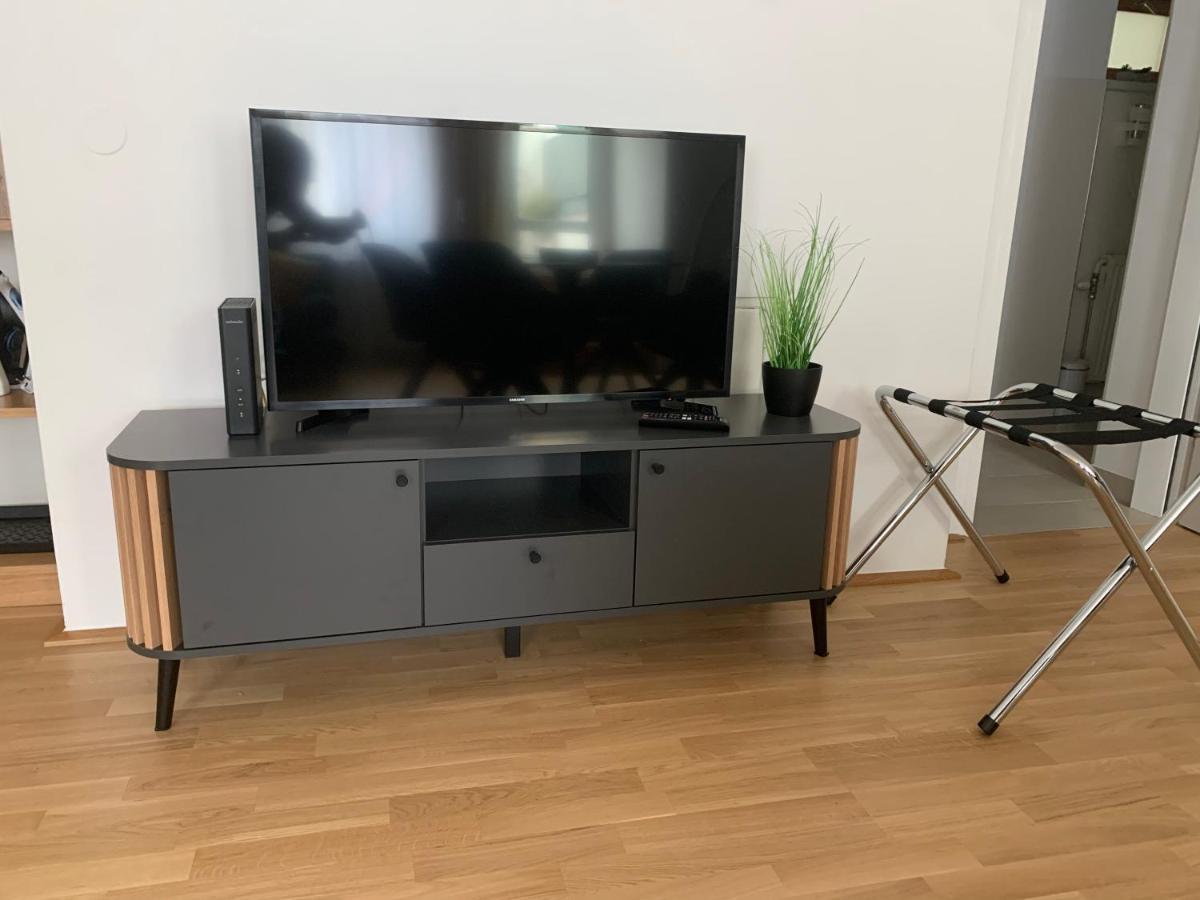 Air-Conditioned, Quiet Apartment With A Terrace In Center Of St Poelten - Smart Tv Sankt Poelten Exteriör bild